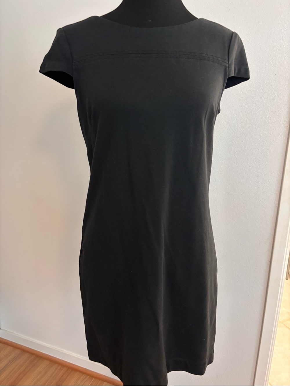 Tori Richard Black cap sleeve Dress